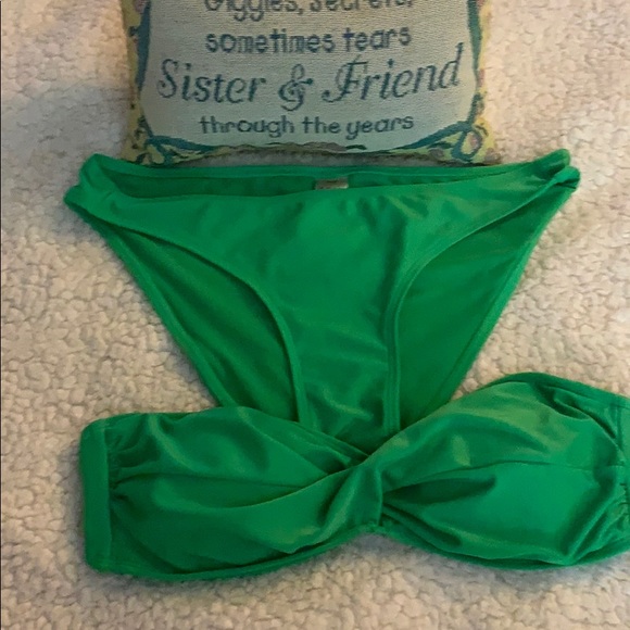 Bathing suits - Picture 6 of 6